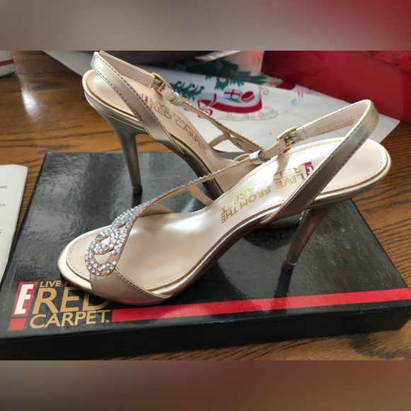 E live from the red carpet Shoes - NWT E LIVE FROM THE RED CARPET Sequin Silver Heels Sandals Metallic 6 1/2 M